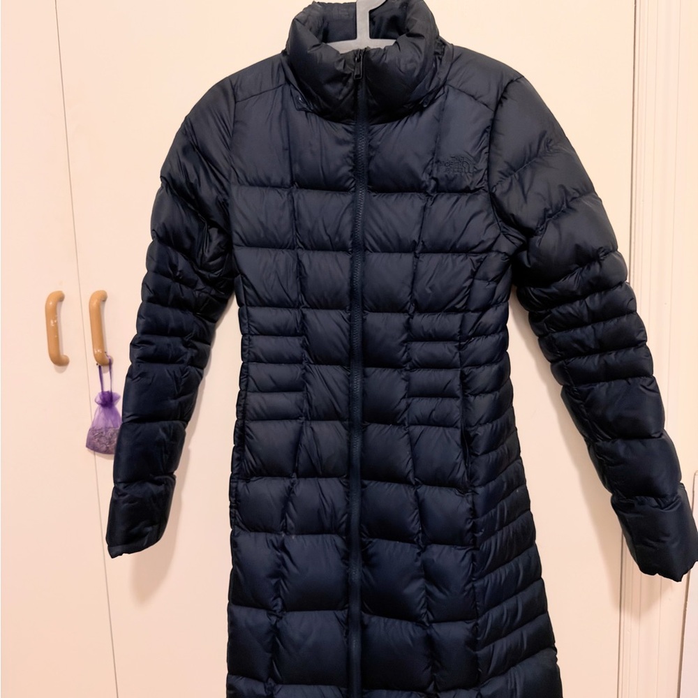 The North Face Women's Navy down filled Jacket - knee length